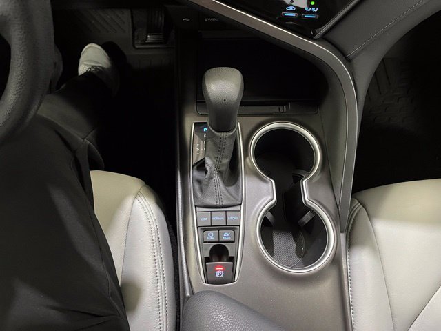 Certified Used 2021 Silver Toyota LE image 21