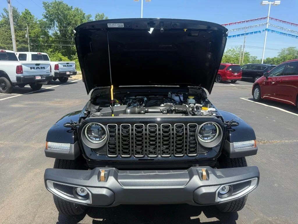 New 2026 Black Clear-Coat Exterior Paint Jeep 85th Anniversary Edition image 51