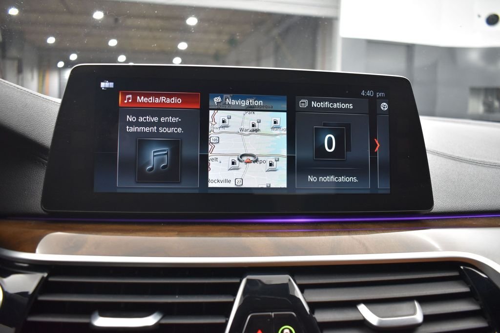 Used 2018 Blue BMW 530i xDrive image 9