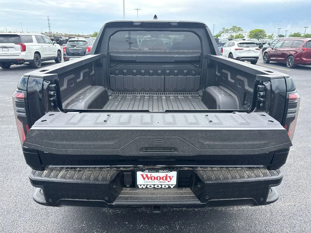 2025 GMC Sierra EV Denali - Photo 36