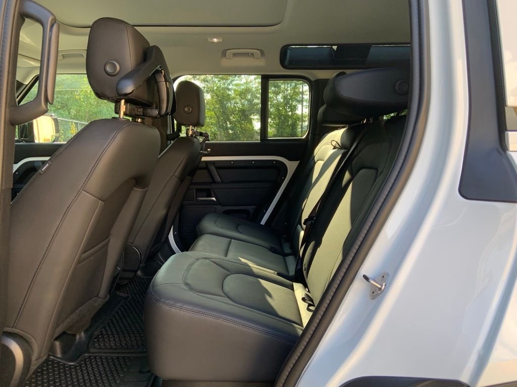 Used 2025 White Land Rover S image 16