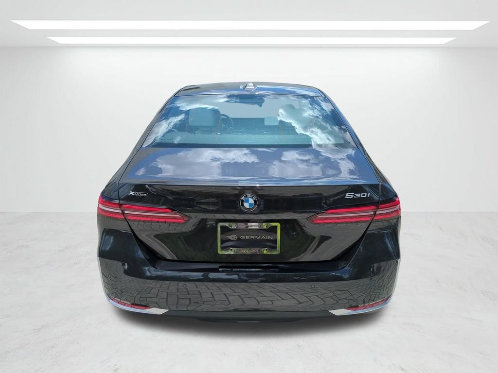 New 2027 Dark Graphite Metallic BMW 530i xDrive image 5