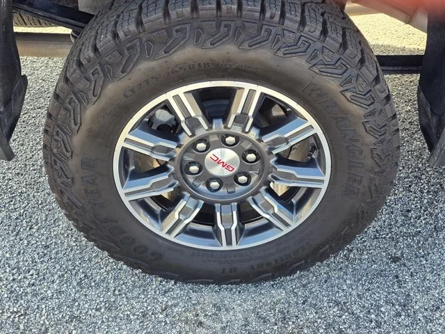 Used 2025 White GMC AT4 image 12