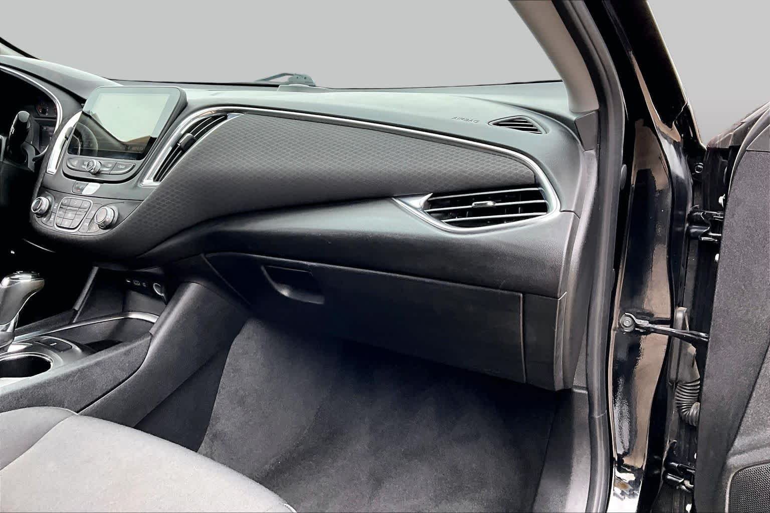 Used 2020 Mosaic Black Metallic Chevrolet LT image 18