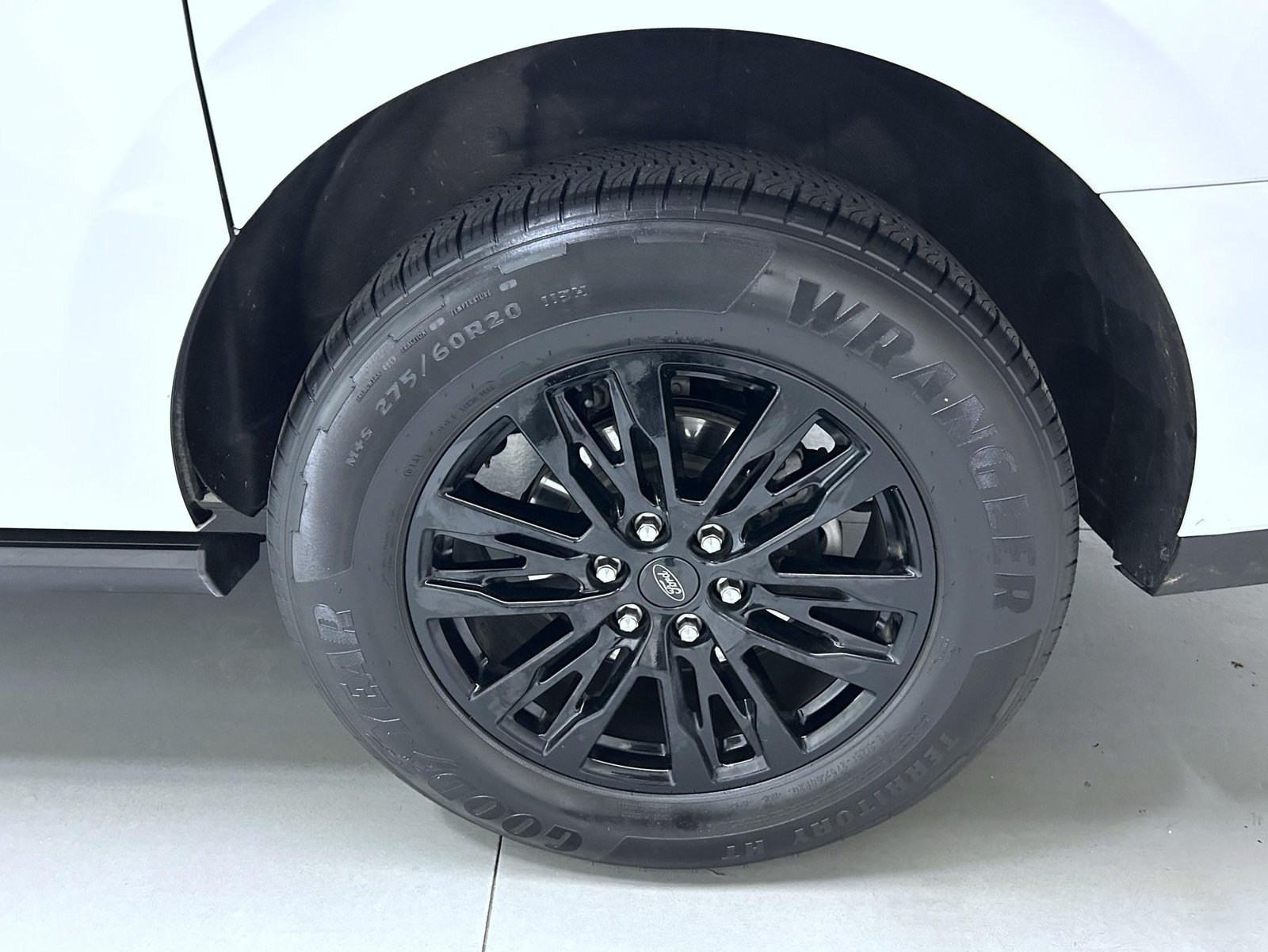 Used 2025 White Ford Platinum image 28