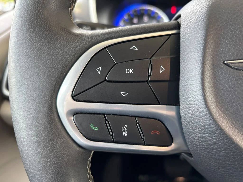 2024 Chrysler Pacifica Touring L - Photo 11