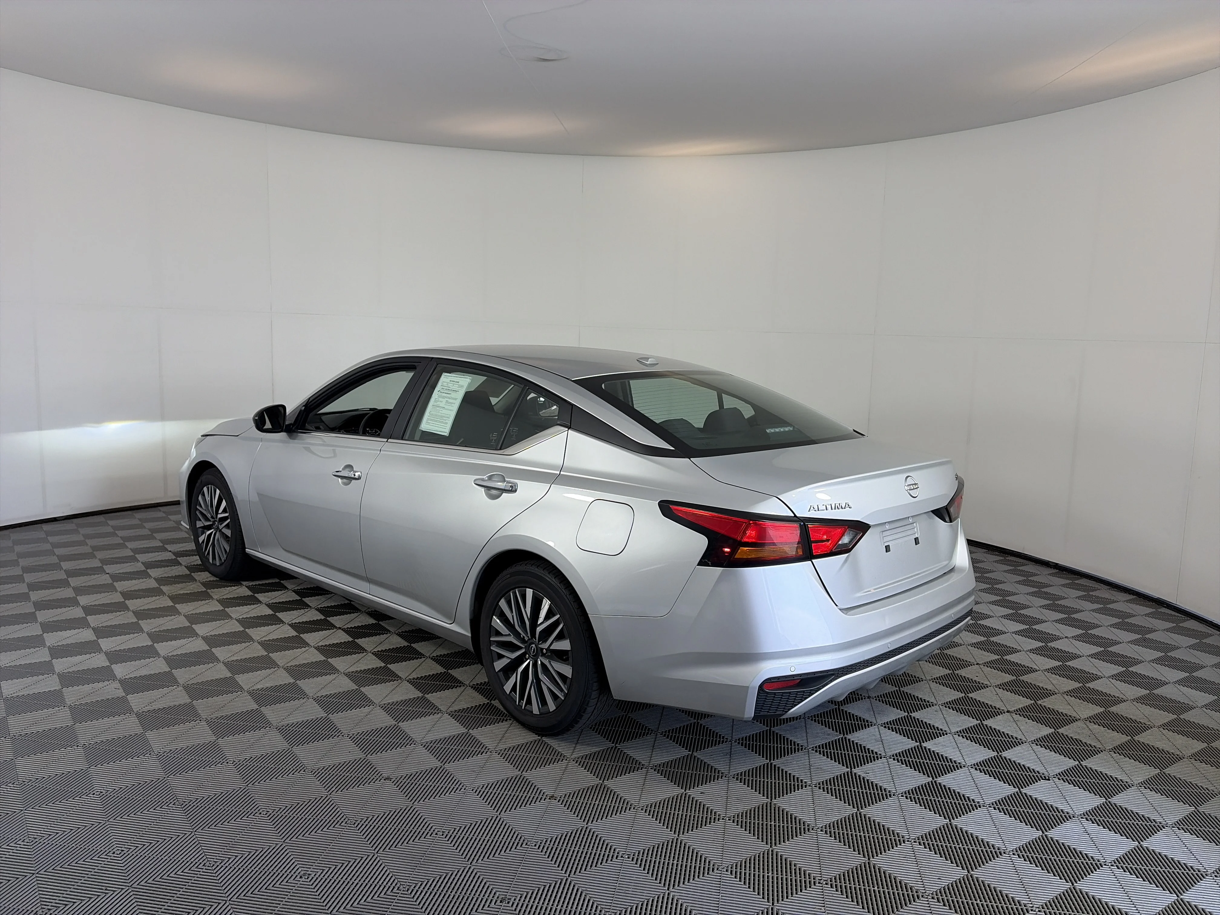 Used 2024 Brilliant Silver Metallic Nissan 2.5 SV image 9