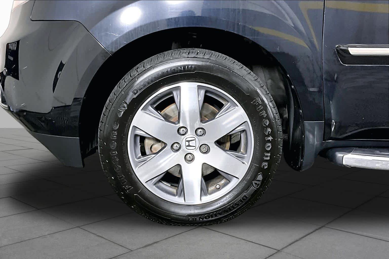 Used 2015 Crystal Black Pearl Honda Touring image 10