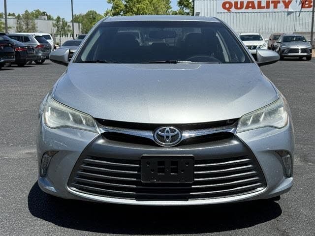 Used 2017 Silver Toyota XLE image 3