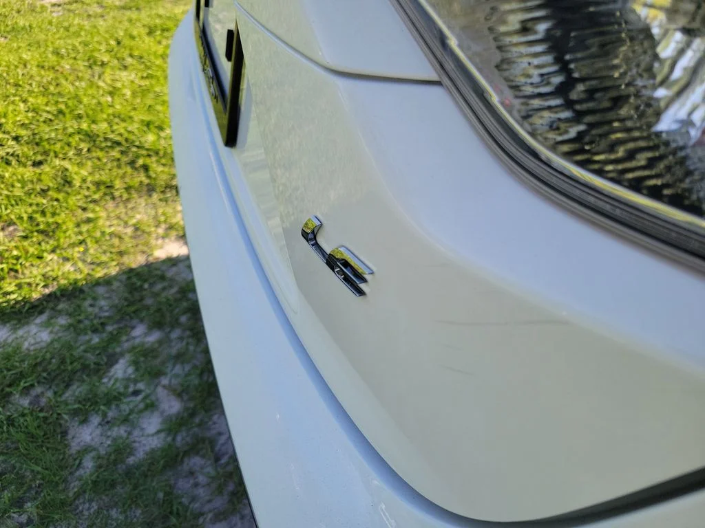 Used 2024 Ice Toyota LE image 9