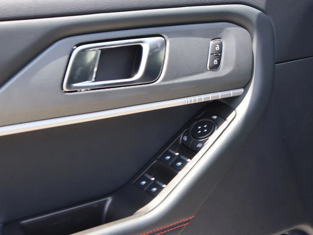 New 2026 Carbonized Gray Metallic Ford ST-Line image 23