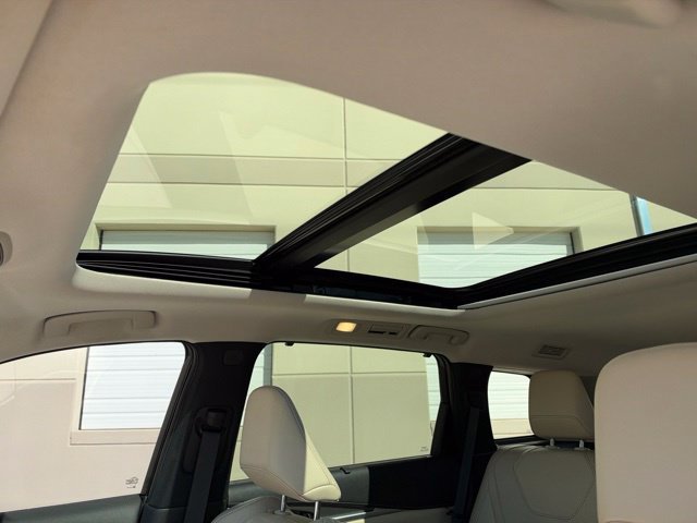 Used 2022 Red INFINITI LUXE image 10