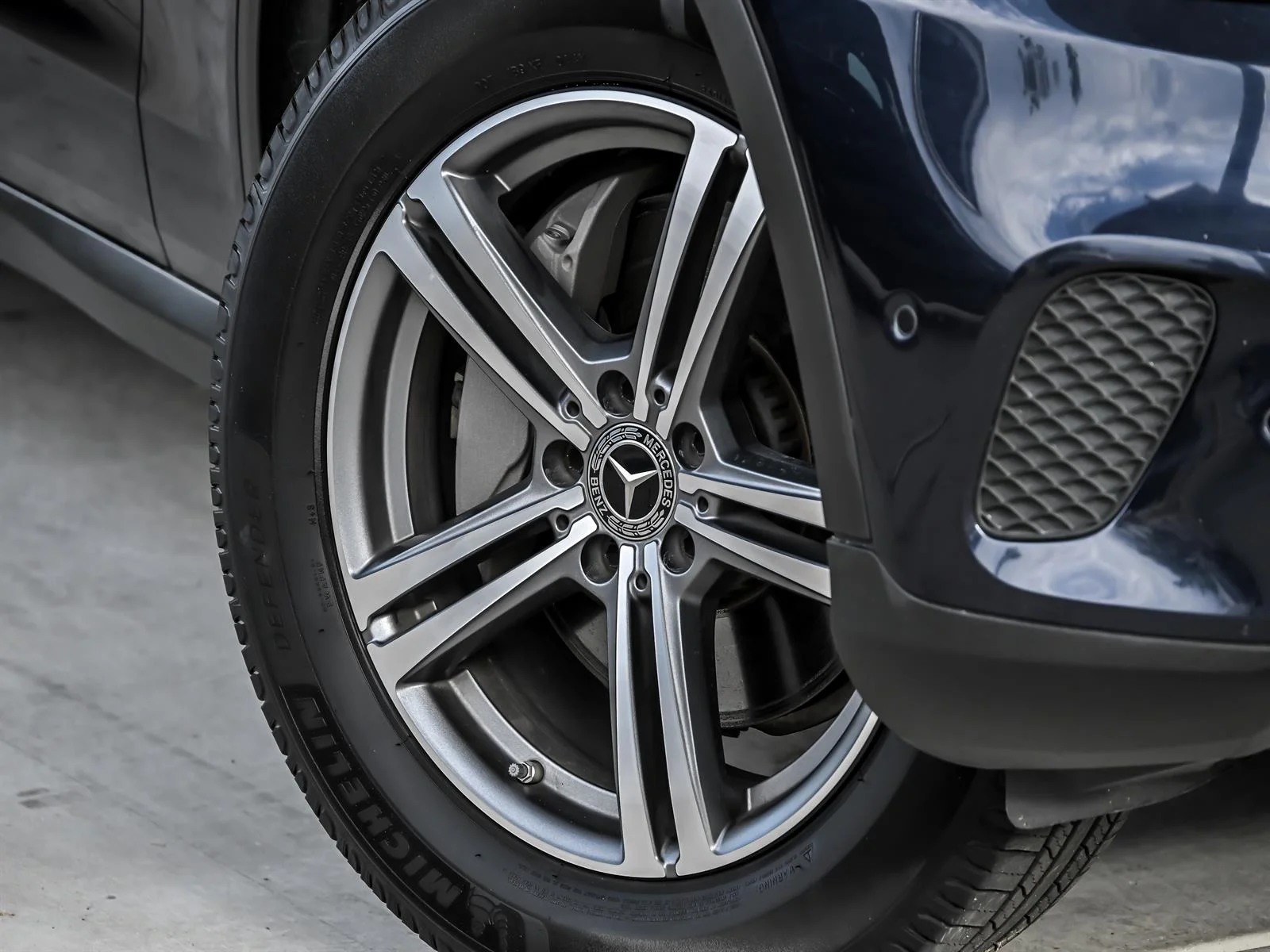 Used 2020 Blue Mercedes-Benz GLC 300 4MATIC® image 3