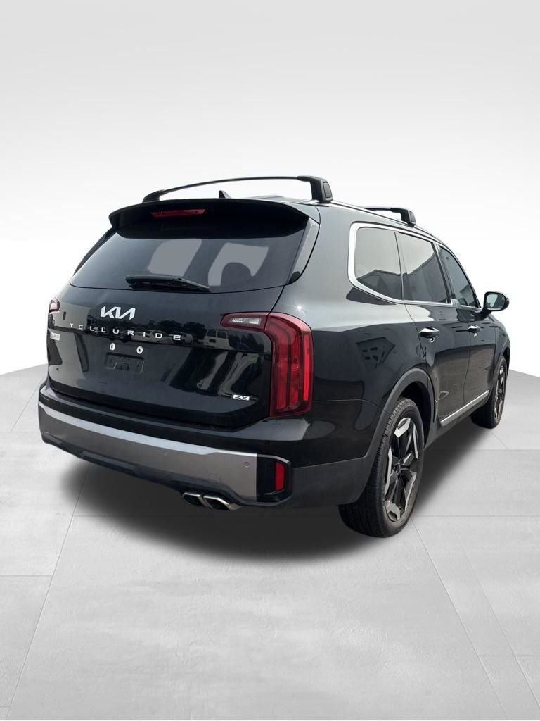 Used 2025 Black Kia S image 2
