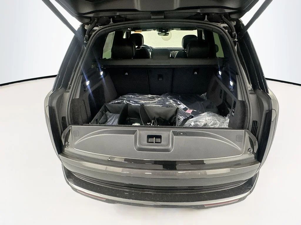 New 2026 Santorini Black Land Rover SE image 23