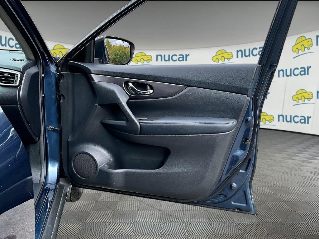 Used 2015 Arctic Blue Metallic Nissan S image 12