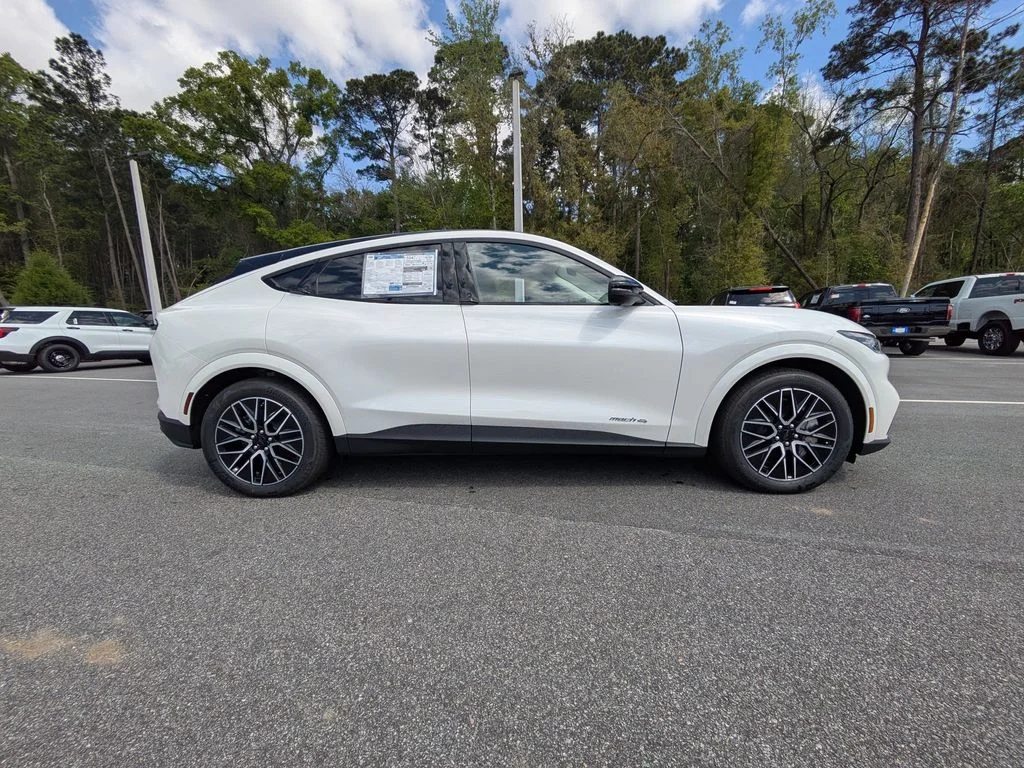 New 2026 Star White Metallic Tri-coat Ford Premium image 3