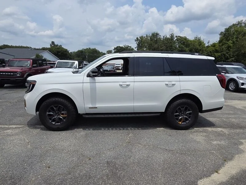 New 2026 Star White Metallic Tri-Coat Ford Tremor® image 4