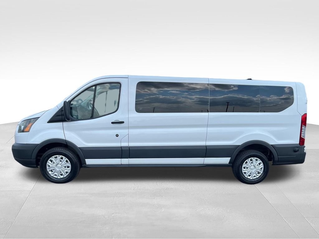 Used 2016 White Ford XL image 2
