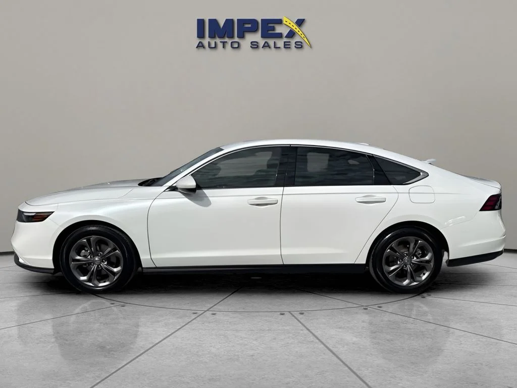 Used 2024 White Honda EX image 2