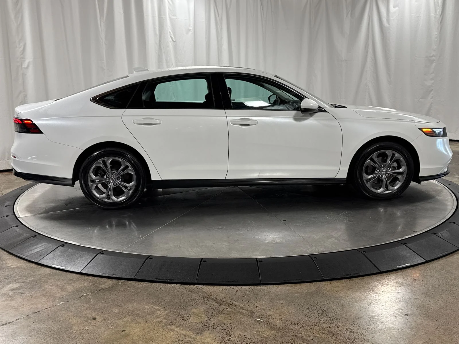 2023 Honda Accord EX - Photo 6