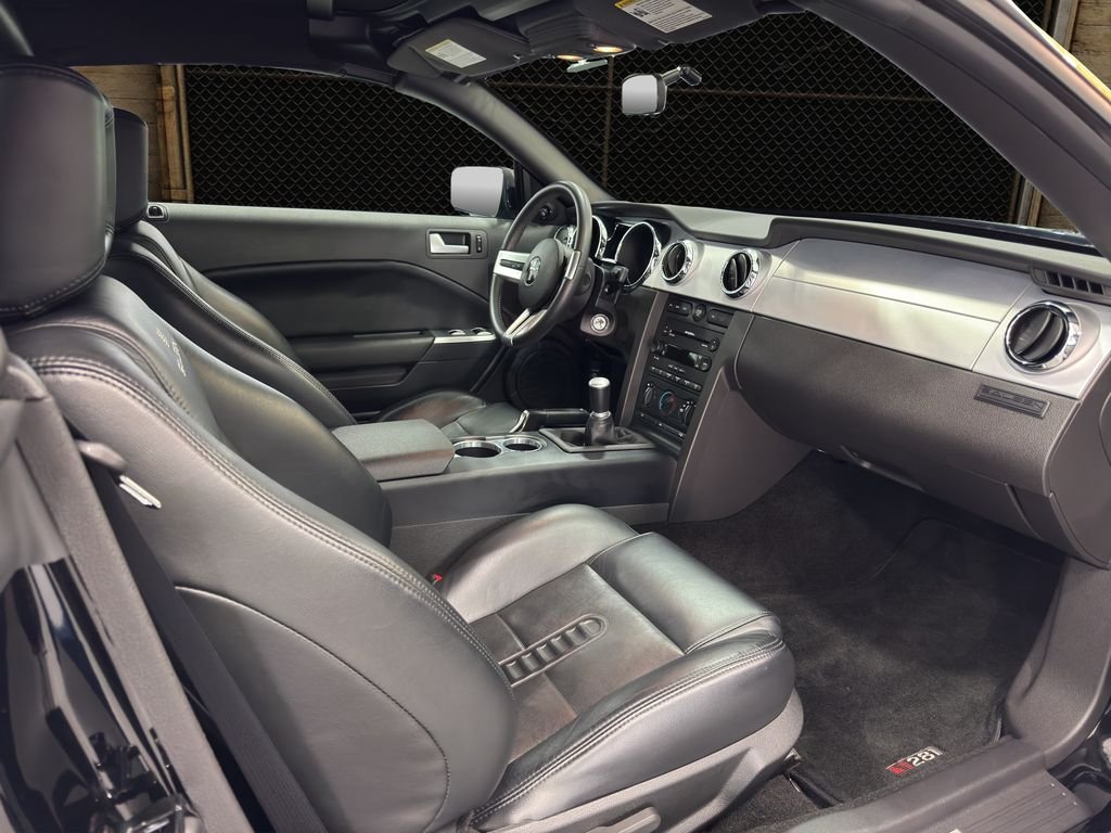 Used 2006 Black Clearcoat Ford GT Premium image 17