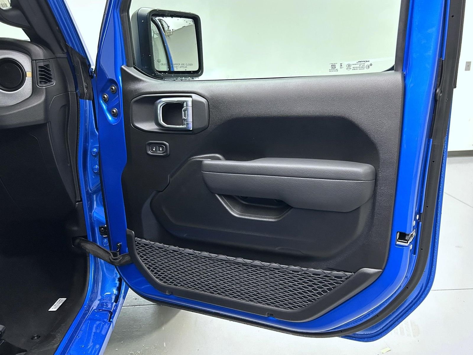 New 2026 Hydro Blue Pearl-Coat Exterior Paint Jeep Sport S image 16