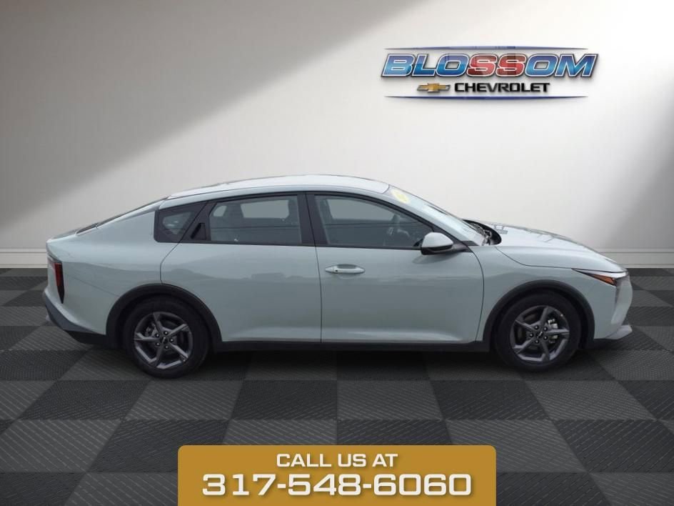 2025 Kia K4 LXS - Photo 8