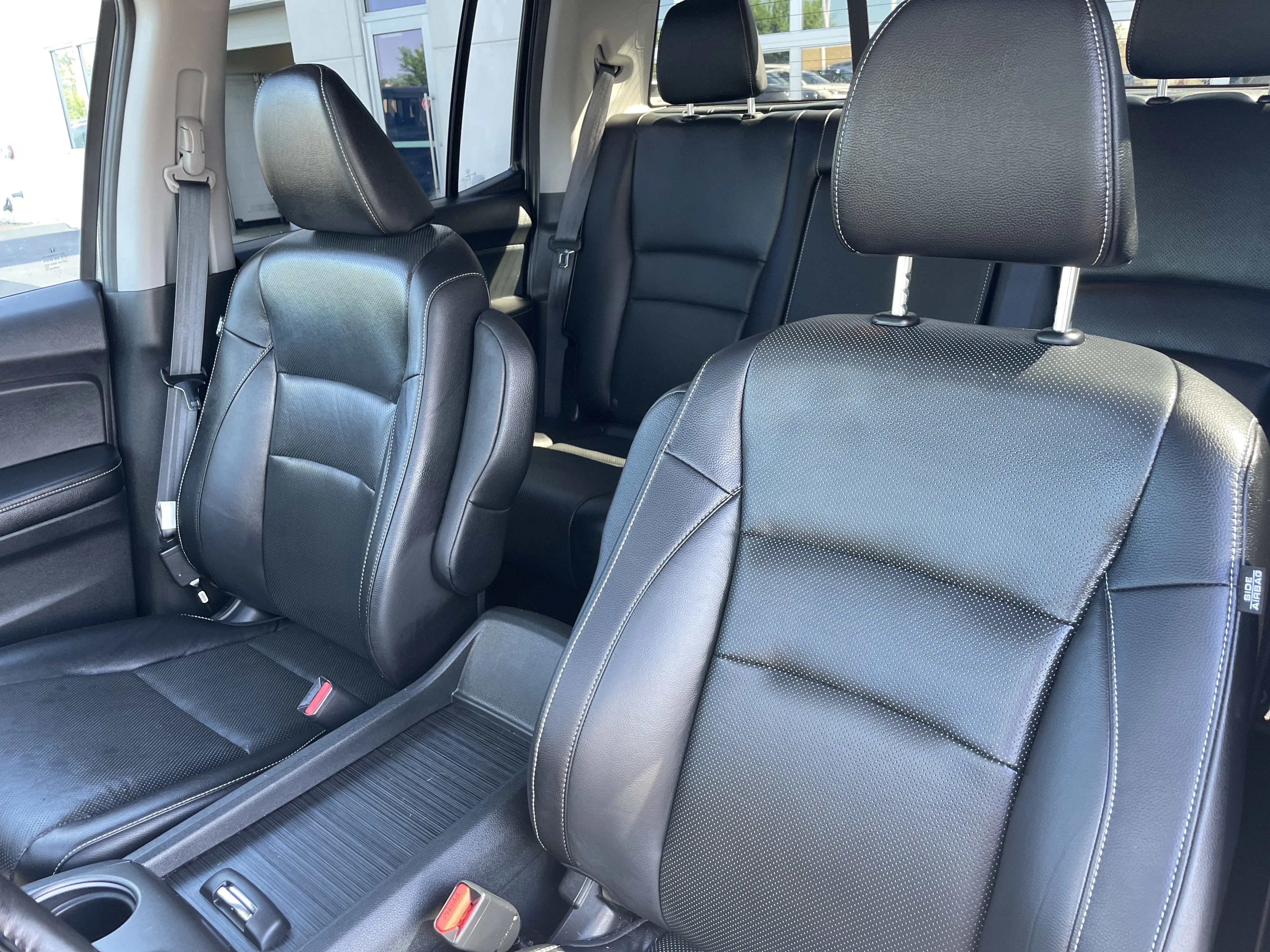 Certified Used 2023 Modern Steel Metallic Honda AWD RTL-E image 29