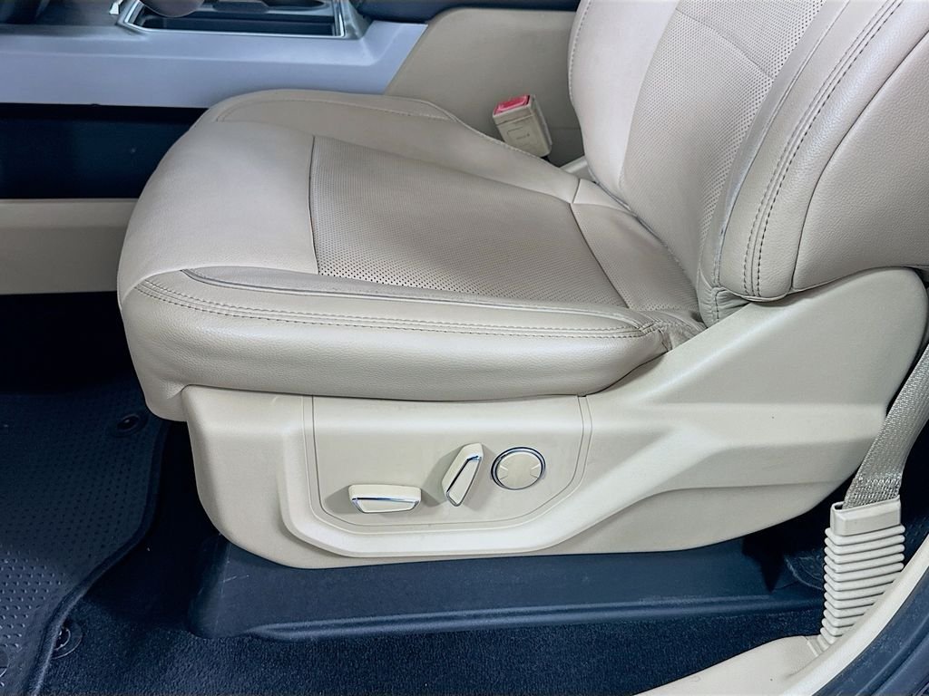Used 2019 Black Metallic Ford Lariat image 20