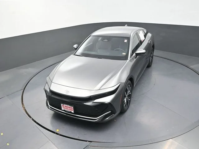 Used 2023  Toyota XLE image 24
