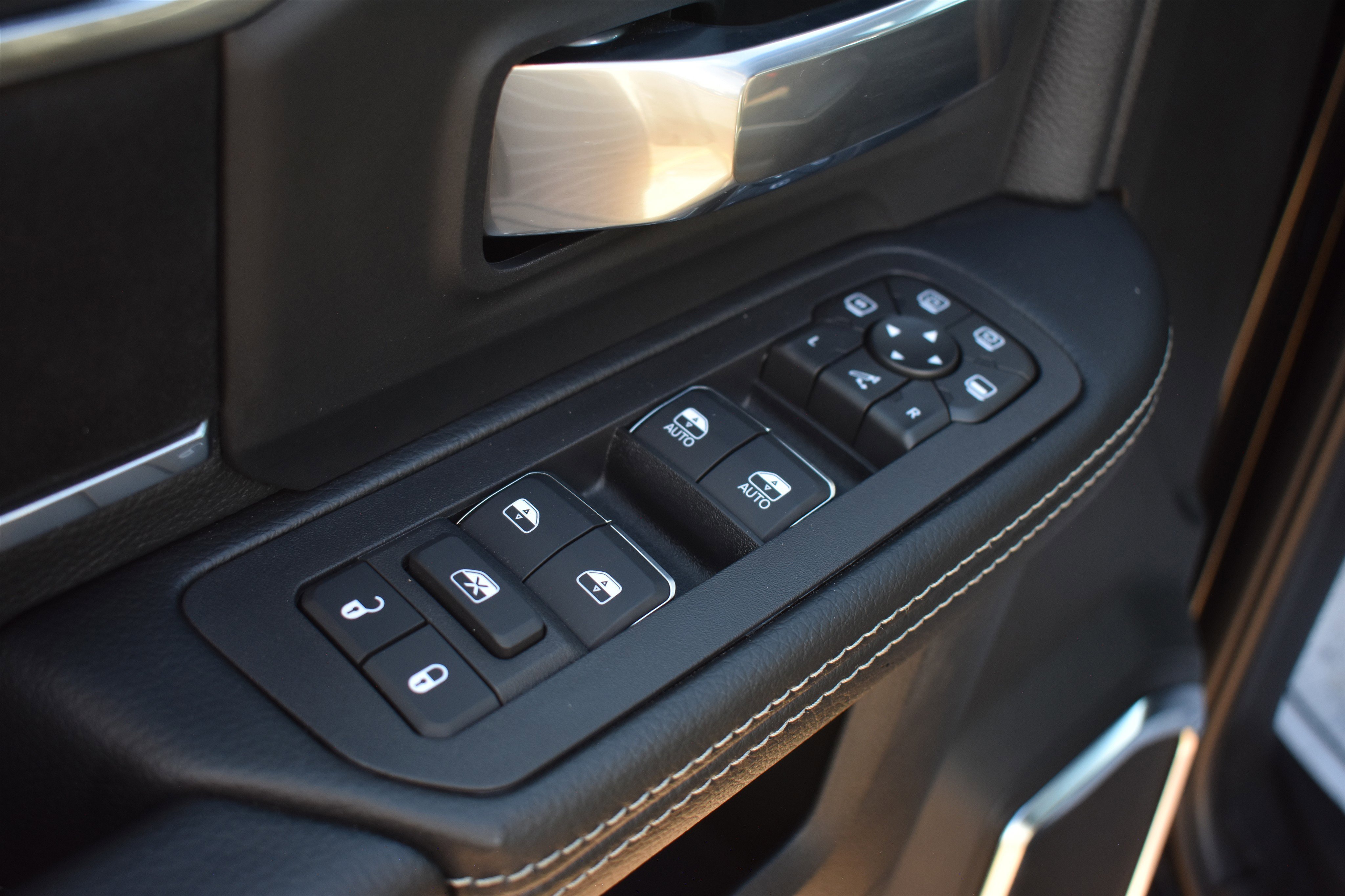 New 2026 Diamond Black Crystal Pearl-Coat Exterior Paint RAM Laramie image 16