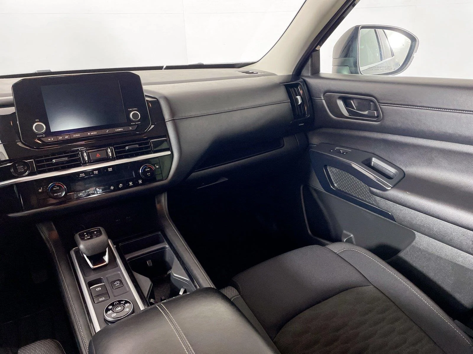 Used 2025 Super Black Nissan SV image 31