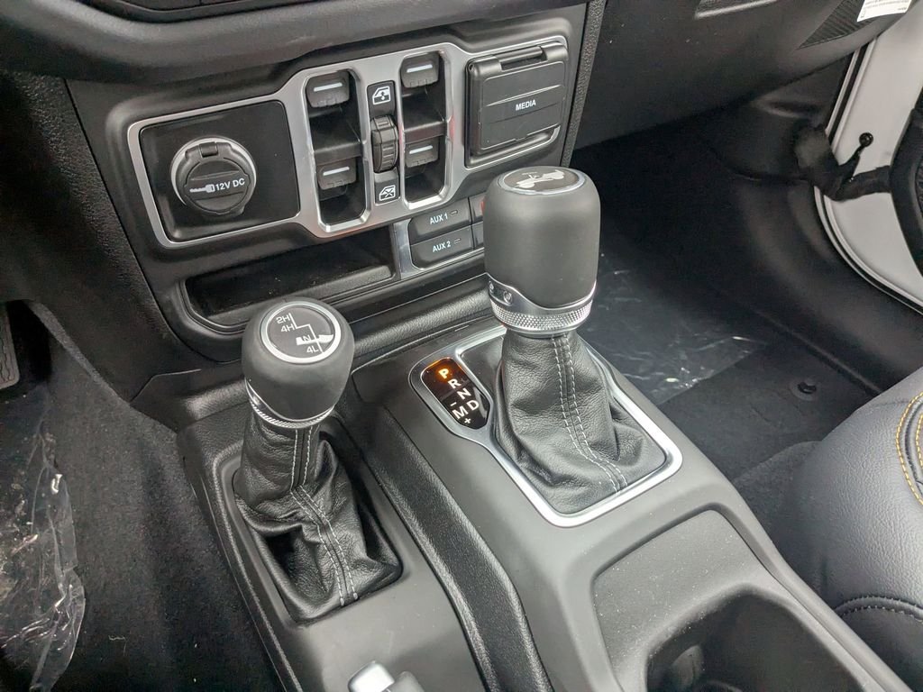 2025 Jeep Wrangler 4-Door Sahara - Photo 17