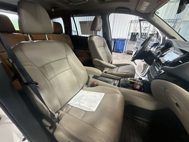 Certified Used 2019  Honda Touring image 32