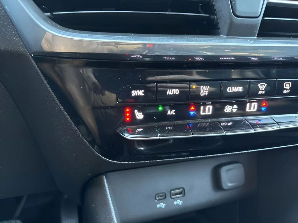 Used 2024 Red Buick Avenir image 20