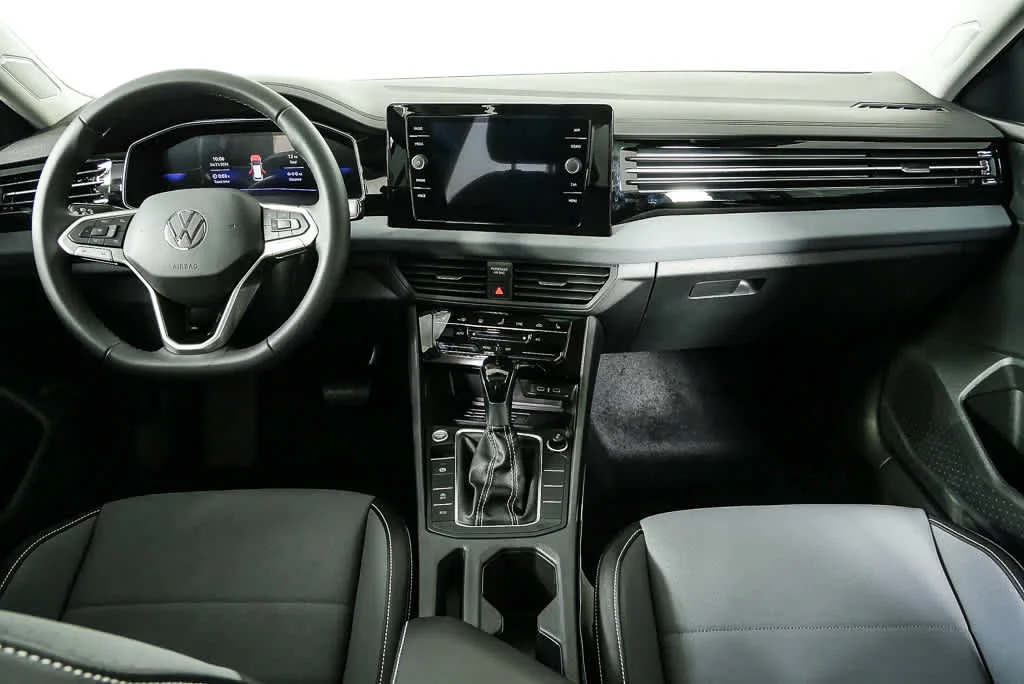 New 2026 Platinum Gray Metallic Volkswagen SE image 19