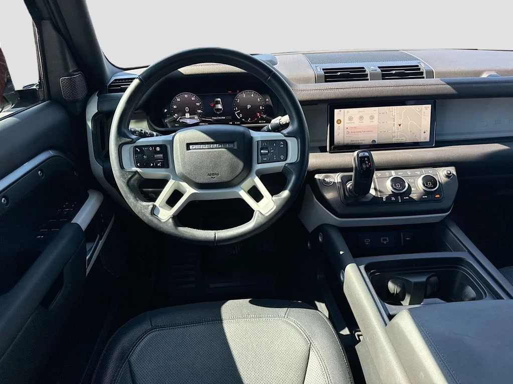 Used 2024  Land Rover X-Dynamic SE image 24