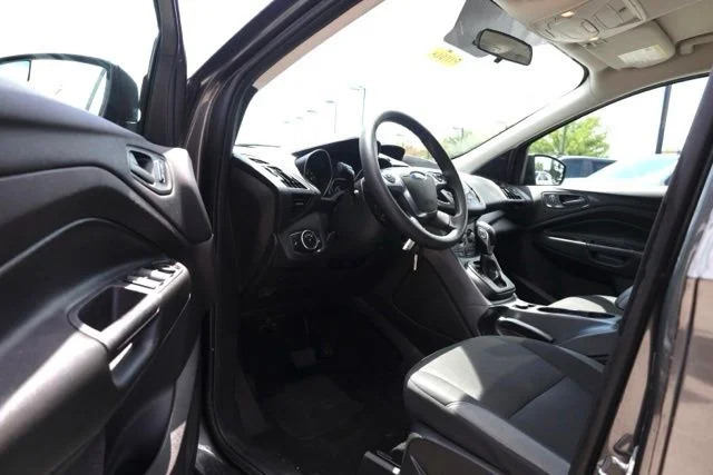 Used 2015  Ford S image 15