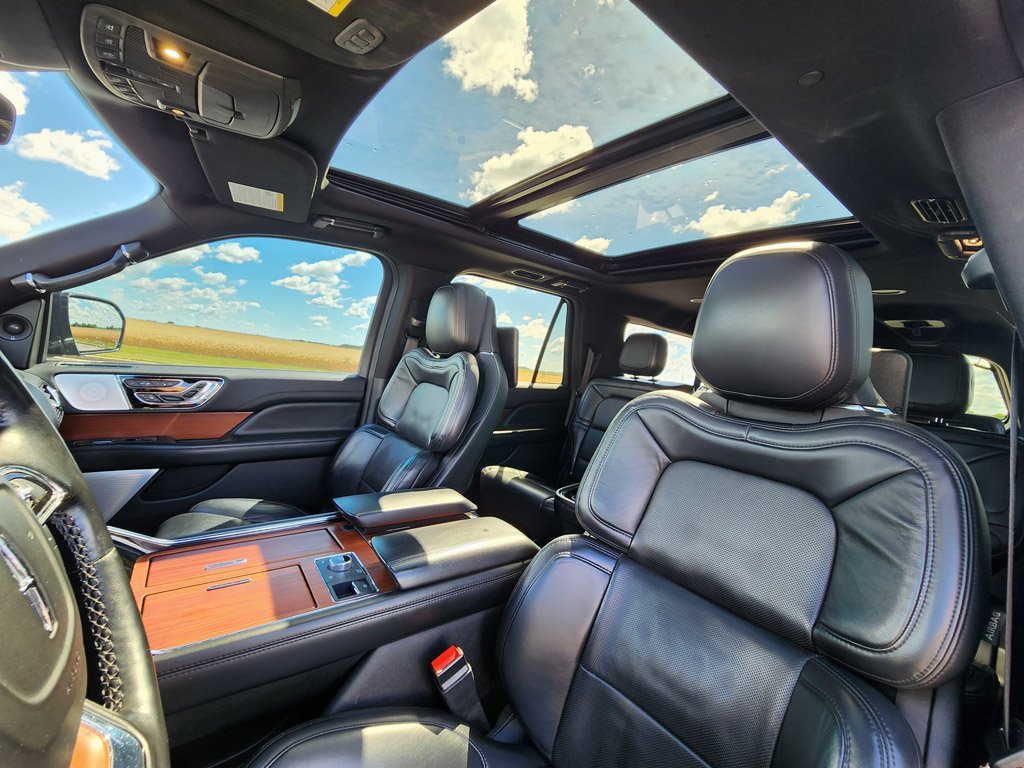 Used 2020 Infinite Black Lincoln Reserve image 16