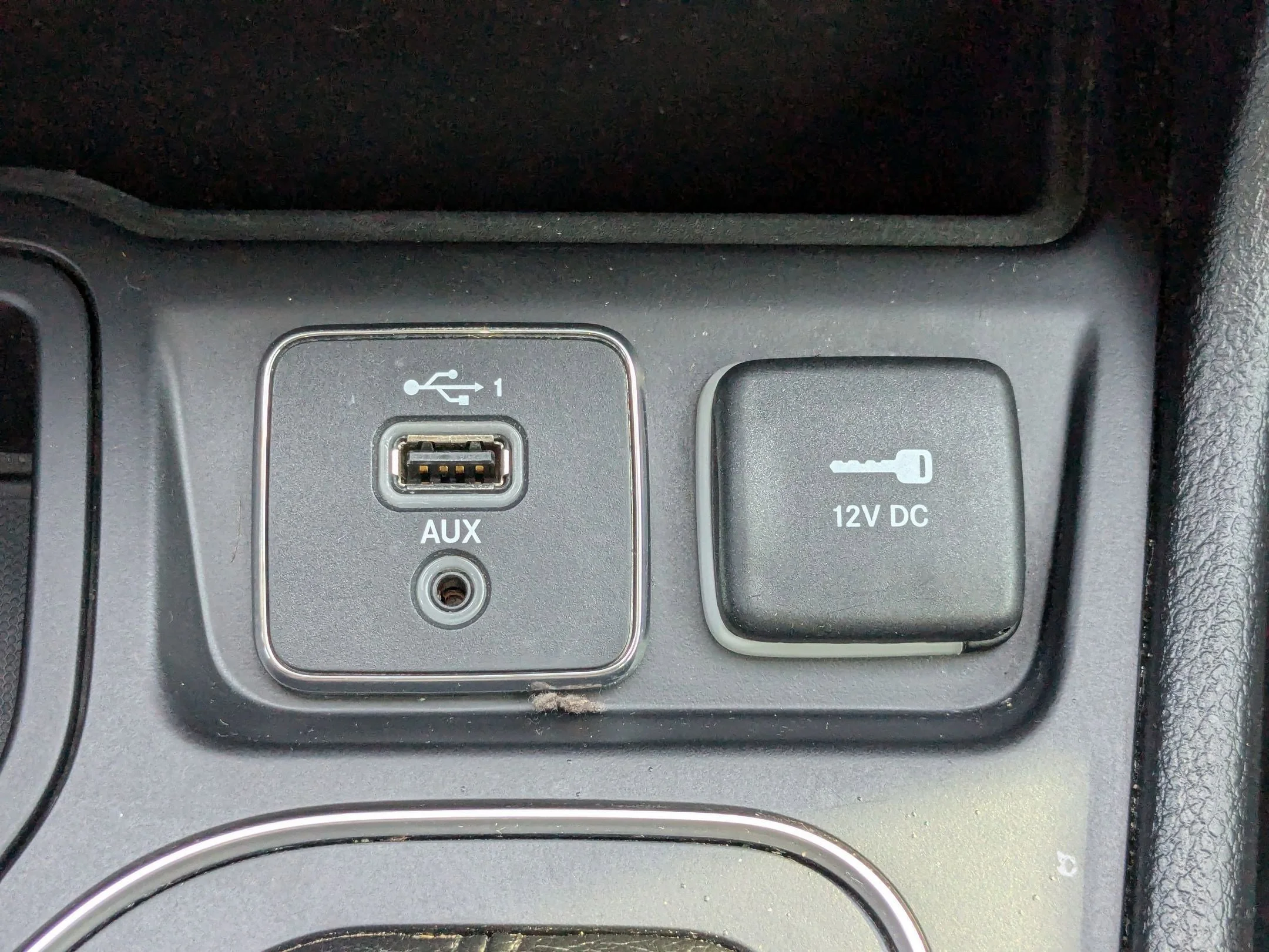 Used 2019 Diamond Black Crystal Pearlcoat Jeep Latitude image 20