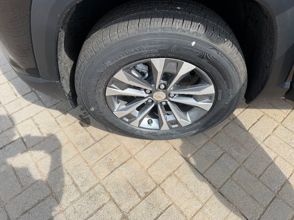 2027 Chevrolet Equinox LT - Photo 14