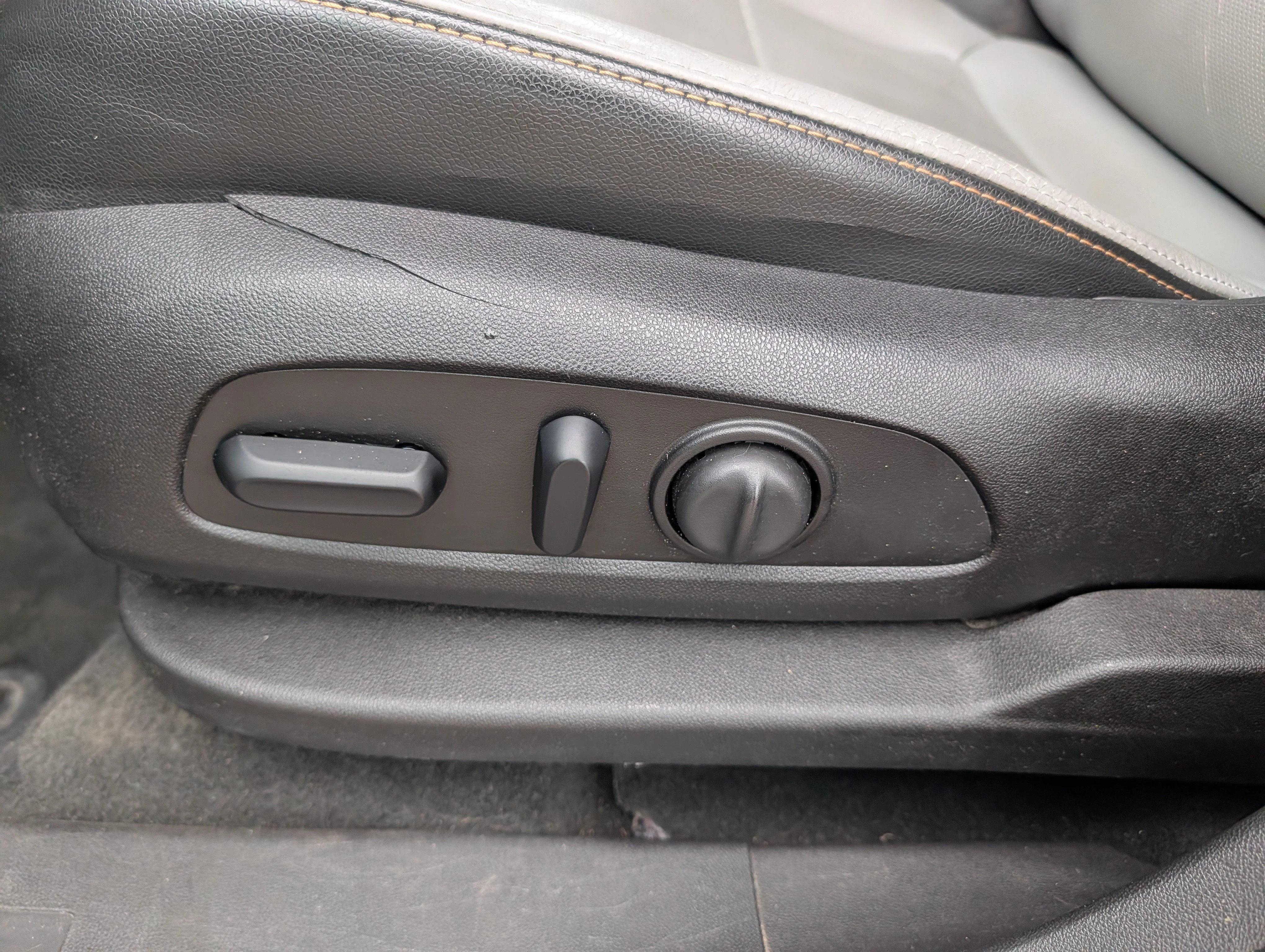 Used 2018 Graphite Gray Metallic GMC SLT image 22