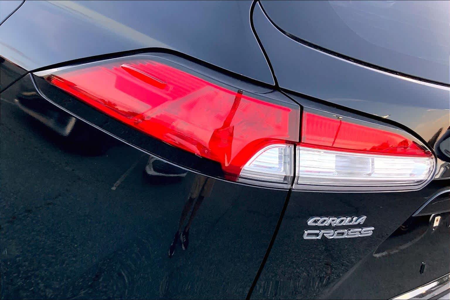 Used 2022 Jet Black Toyota L image 25