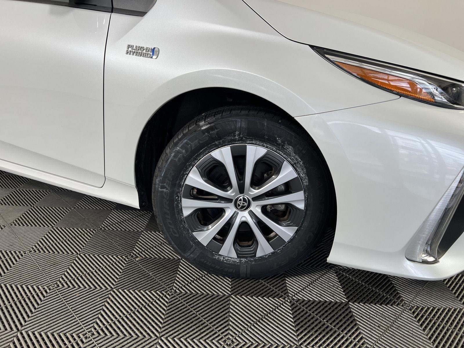 Used 2022 Wind Chill Pearl Toyota XLE image 9