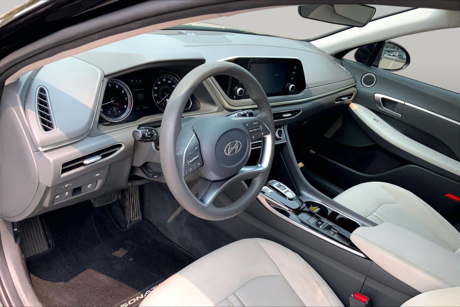 Used 2022 Phantom Black Hyundai SEL image 17