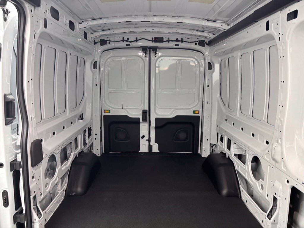 New 2027 White Ford Base image 33