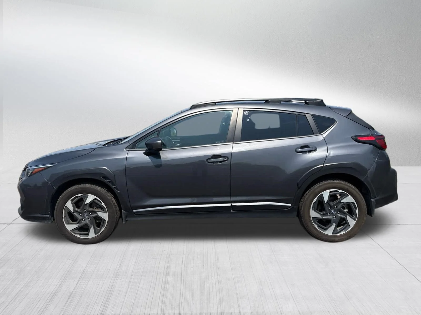 Used 2024 Magnetite Gray Metallic Subaru Limited image 3