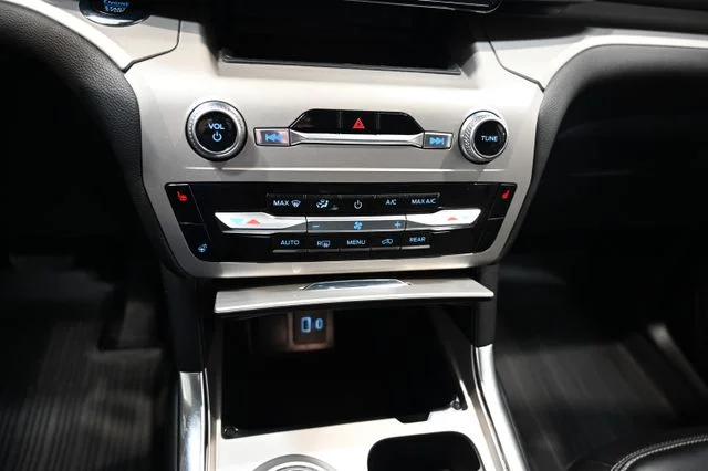 Used 2022 Black Ford XLT image 19