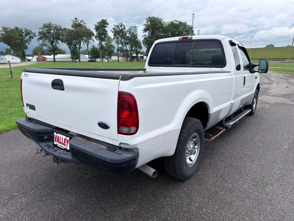Used 2004 White Ford XL image 10